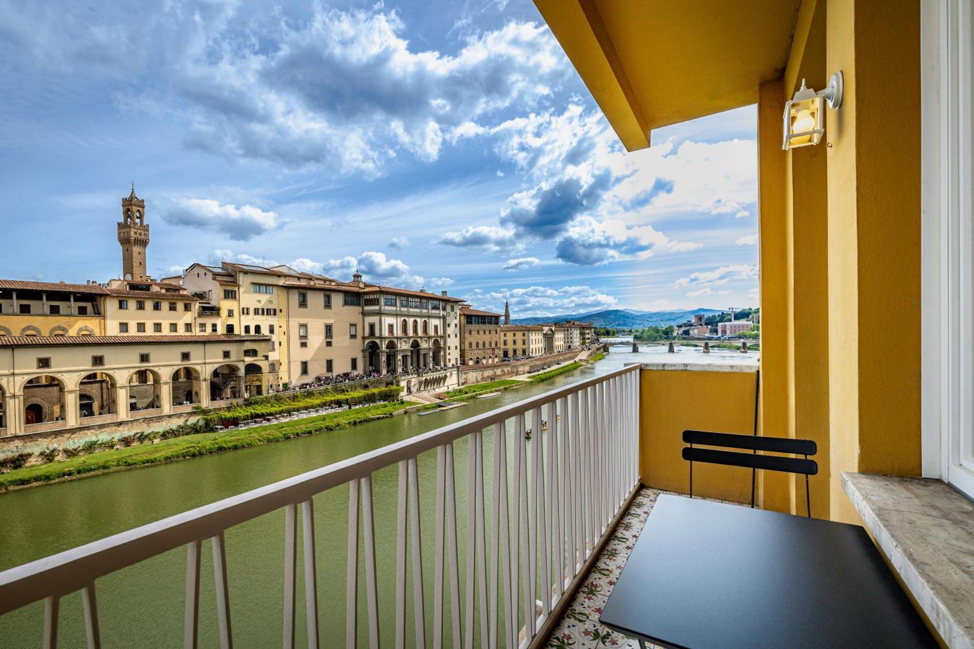 Yd Balcony On Pontevecchio View Lägenhet Florens Exteriör bild