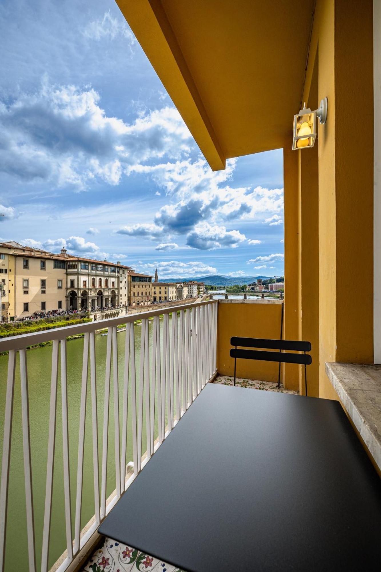 Yd Balcony On Pontevecchio View Lägenhet Florens Exteriör bild